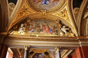 Interior do Museu Le Louvre